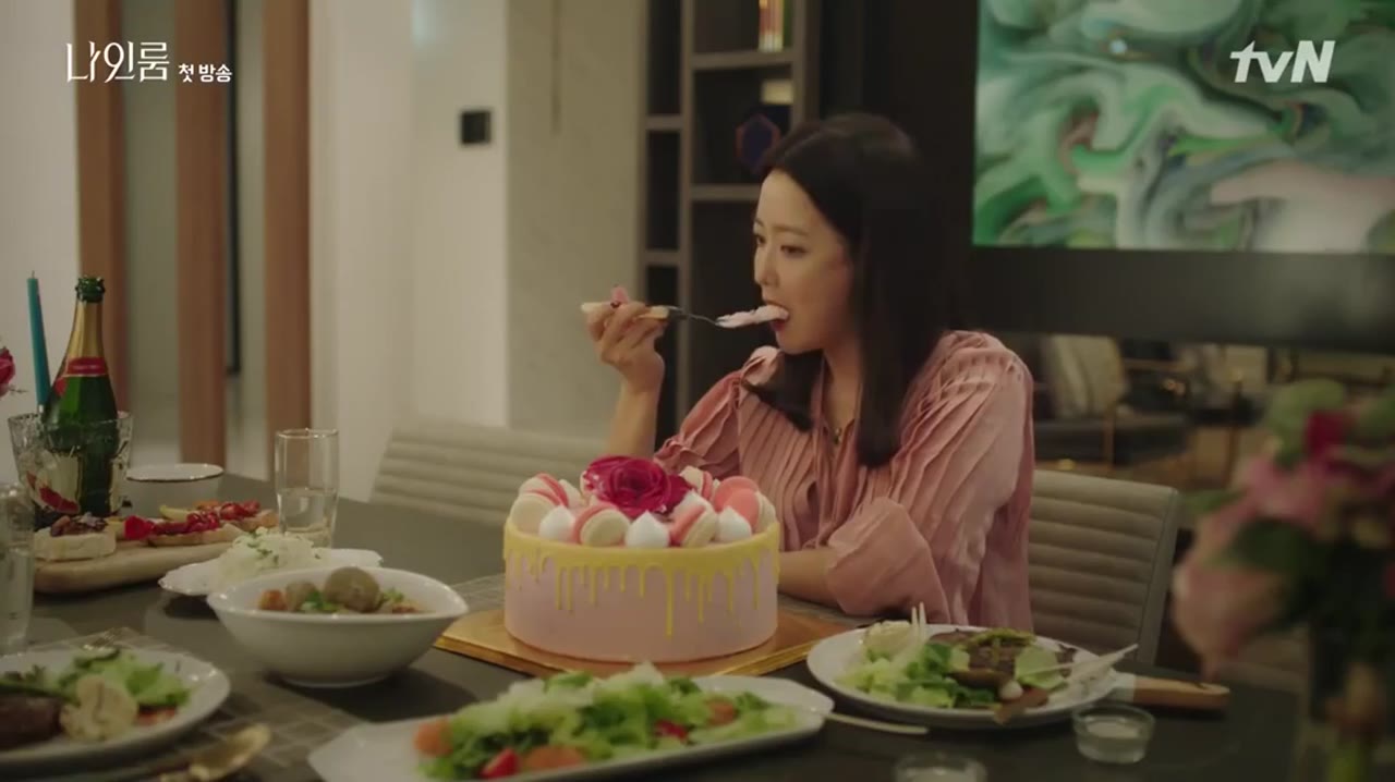 Bí Ẩn Căn Phòng Số 9 - cảnh 2
