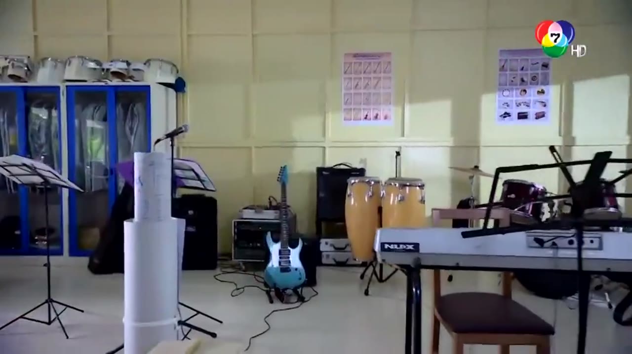 Hoa Cỏ Lau Trong Bão - cảnh 3