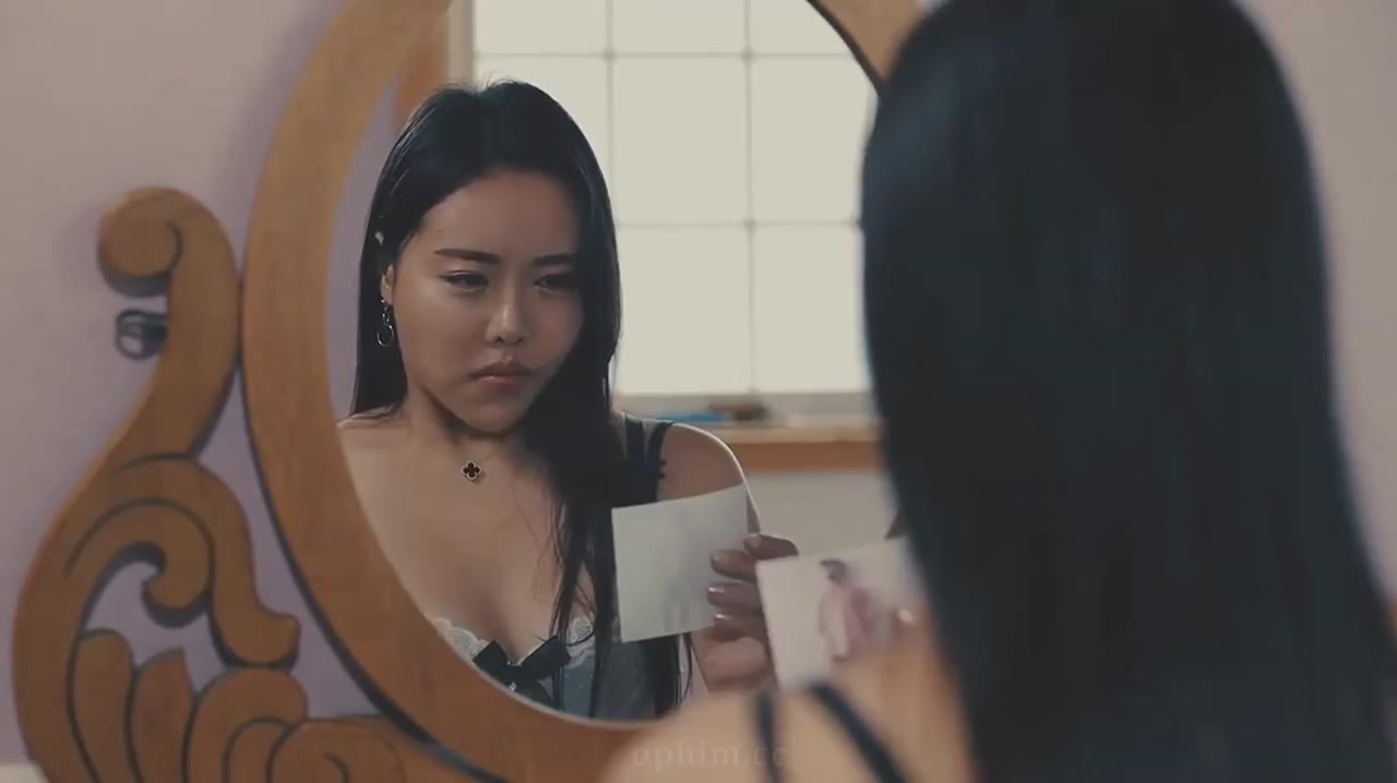 Nhật Ký Của Cô Nữ Sinh Váy Đỏ - cảnh 2