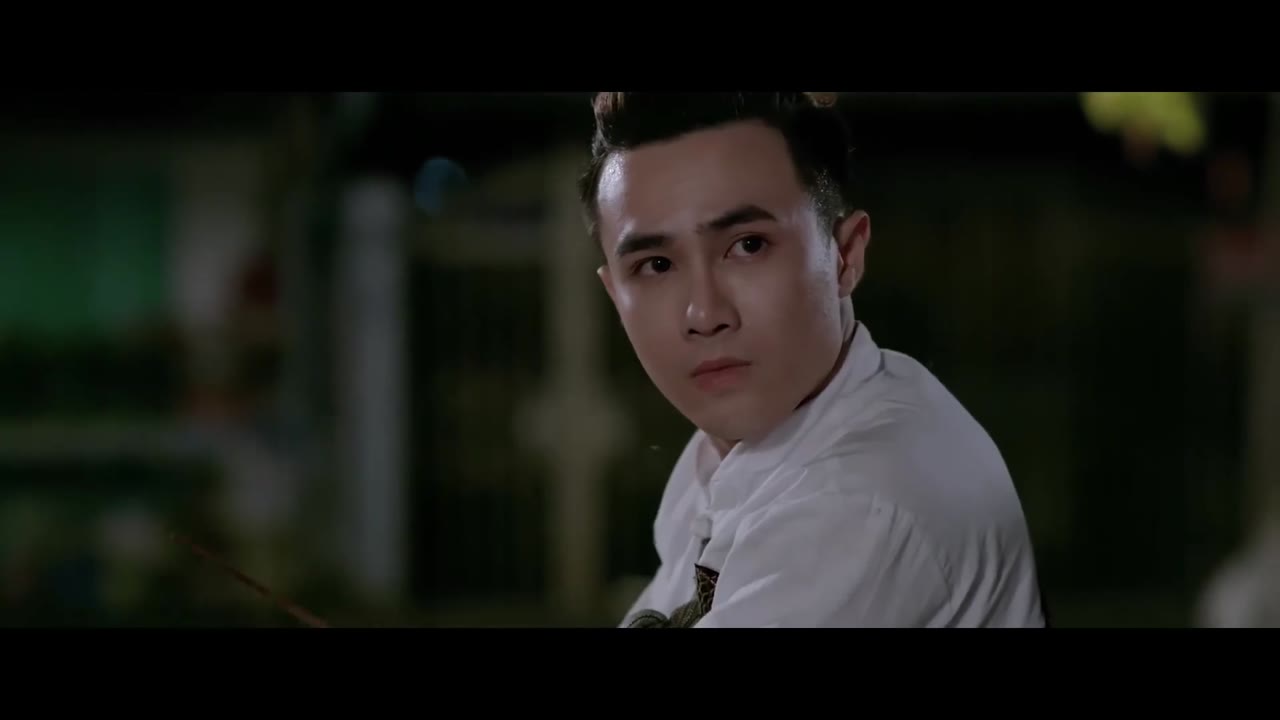Ai chết giơ tay - cảnh 2