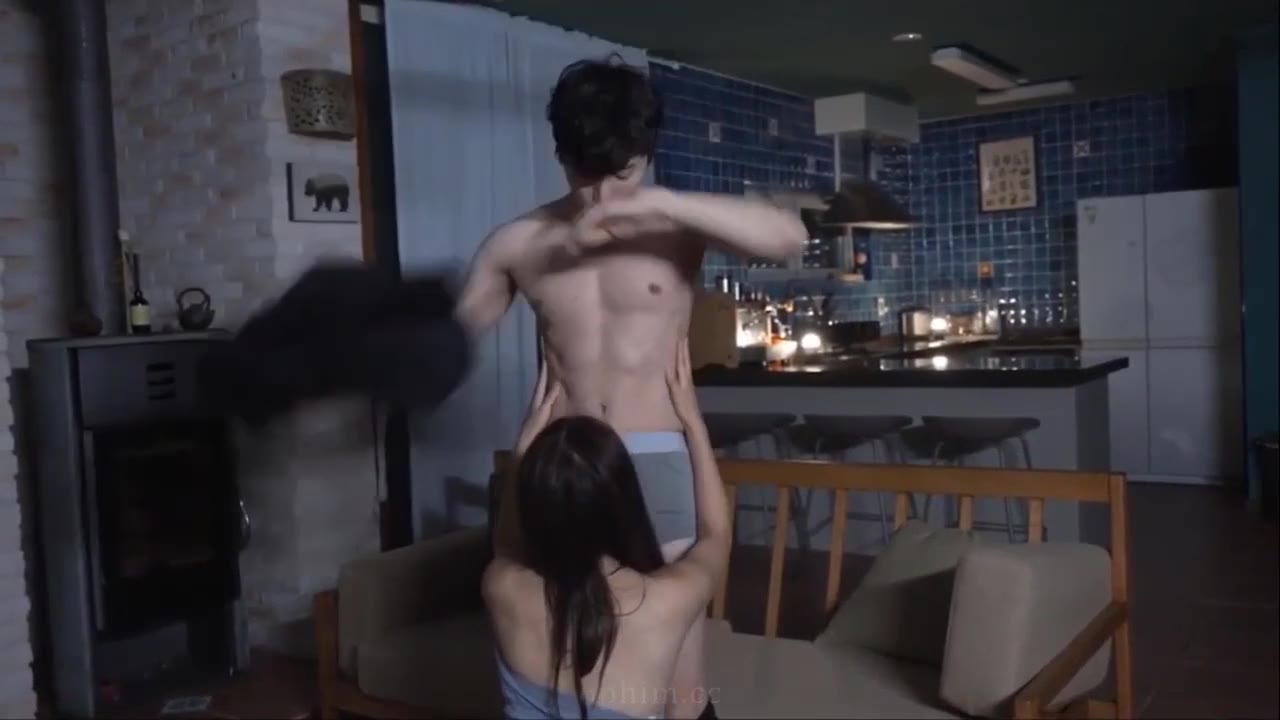 Buổi Chạy Bộ Của Hai Cô Nàng Xinh Đẹp - cảnh 1