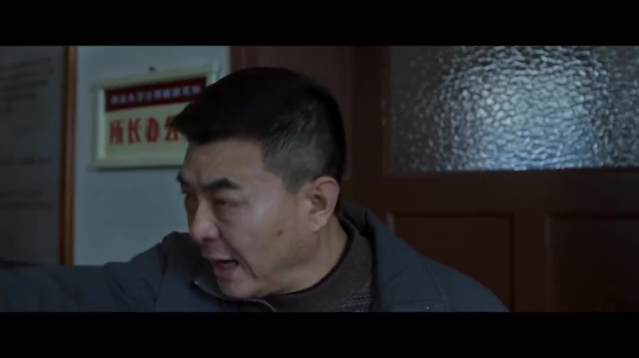 Căng Buồm Ra Khơi Ngày Nổi Gió - cảnh 3