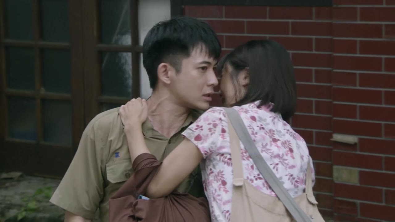 Cô Gái Bé Nhỏ - cảnh 2