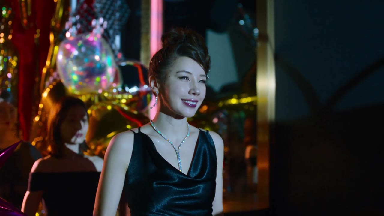 Vẻ Đẹp Dao Kéo - cảnh 1