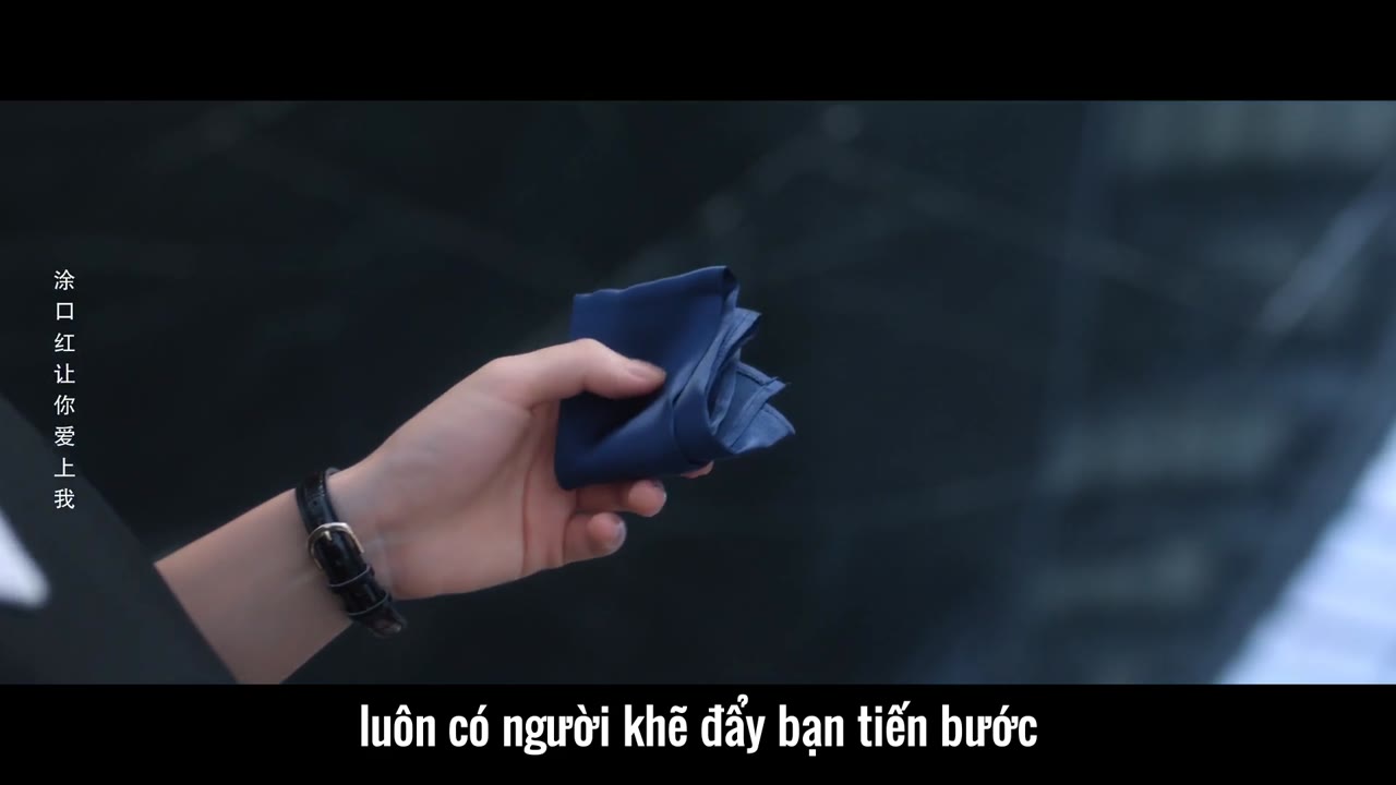 Không Thể Thay Thế - cảnh 1