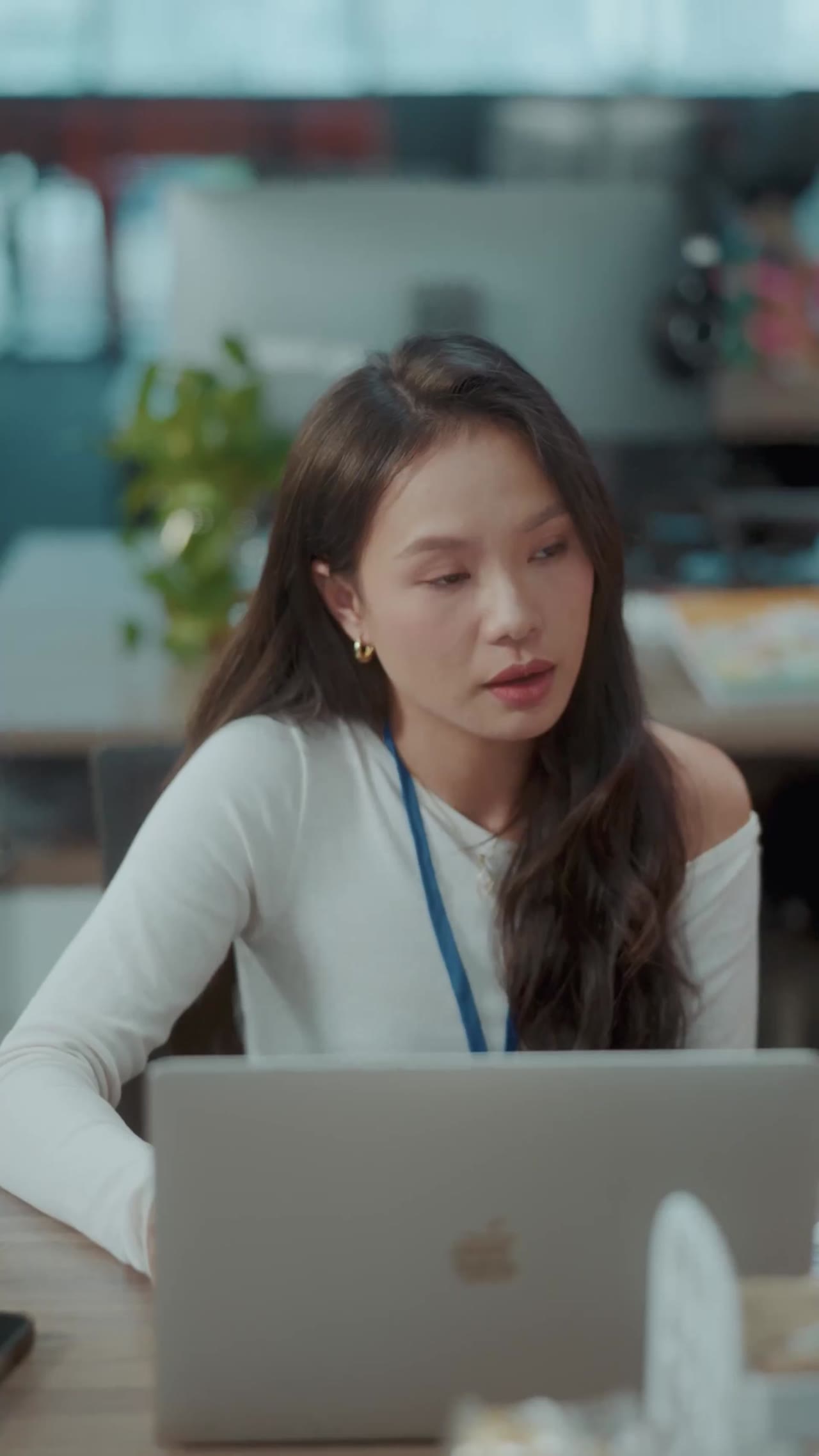 Mọc Sừng Hay Mọc Cánh tập 16 cảnh 2