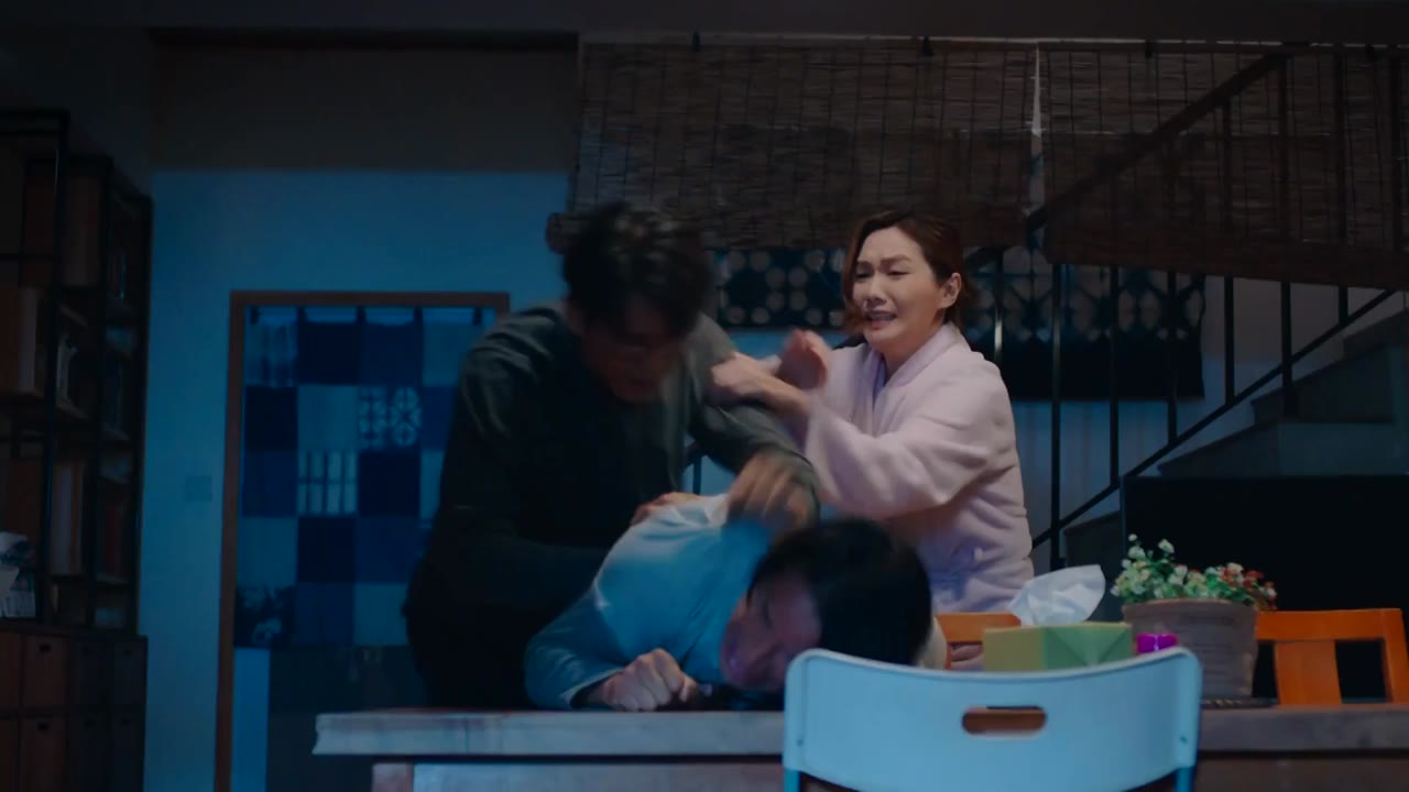 Người Lạ Mặt Song Sinh tập 3 cảnh 3